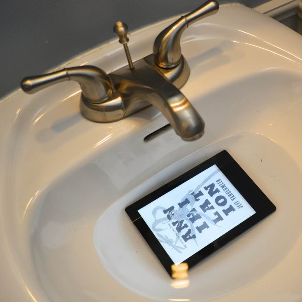 Kobo Aura H2O waterproof e-reader