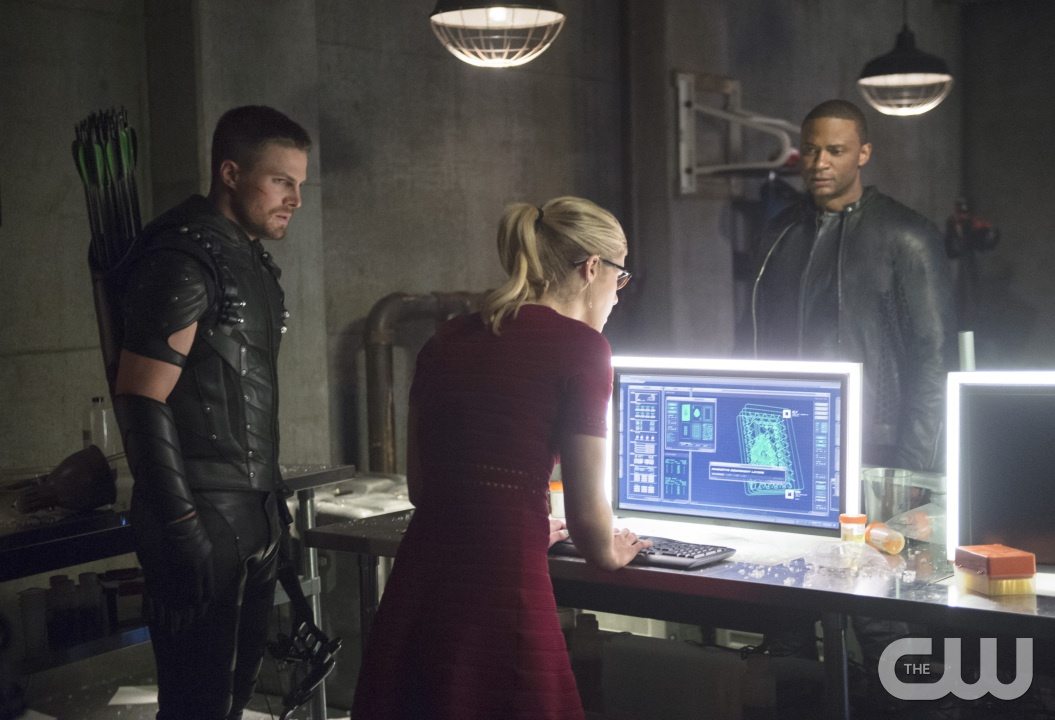 Arrow -- "Restoration" -- Image AR403A_0217b.jpg -- Pictured (L-R): Steven Amell as Oliver Queen, Emily Bett Rickards as Felicity Smoak and David Ramsey as John Diggle -- Photo: Diyah Pera /The CW -- Ã?Â© 2015 The CW Network, LLC. All Rights Reserved.