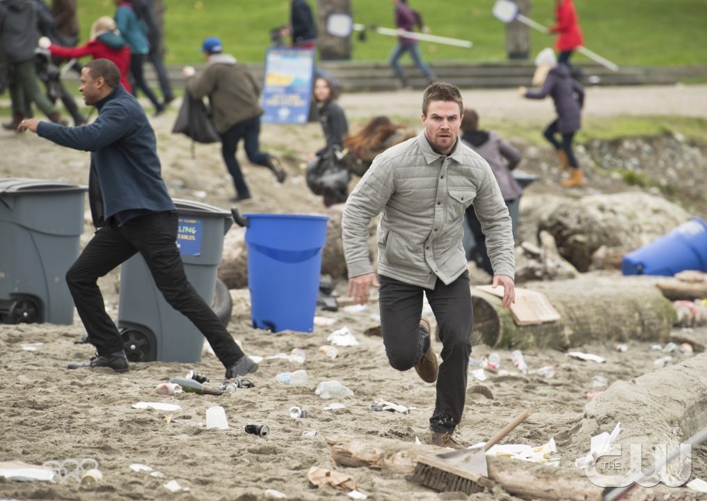 Arrow -- "Dark Waters" -- Image AR409A_0175b.jpg -- Pictured: Stephen Amell as Oliver Queen -- Photo: Diyah Pera/ The CW -- Ã?Â© 2015 The CW Network, LLC. All Rights Reserved.