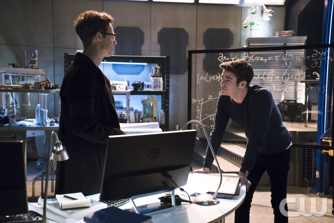 The Flash -- "Fast Lane" -- Image: FLA212B_0066b.jpg -- Pictured (L-R): Tom Cavanagh as Harrison Wells and Grant Gustin as Barry Allen -- Photo: Katie Yu/The CW -- Ã?Â© 2016 The CW Network, LLC. All rights reserved.