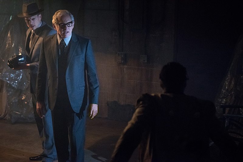 DC's Legends of Tomorrow -- "Night of the Hawk" -- Image LGN108a_0493.jpg -- Pictured (L-R): Wentworth Miller as Leonard Snart / Captain Cold and Victor Garber as Professor Martin Stein -- Photo: Dean Buscher/The CW -- Ã?Â© 2016 The CW Network, LLC. All Rights Reserved