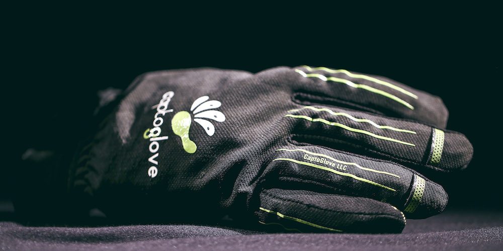 CaptoGlove transforms movements of the user’s hand and fingers to control devices.