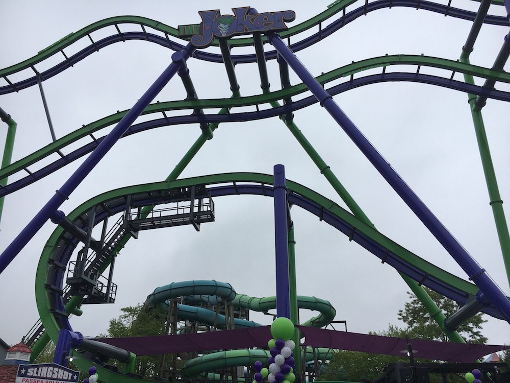 Roller coaster: Joker 4D at SixFlagsNewEngland