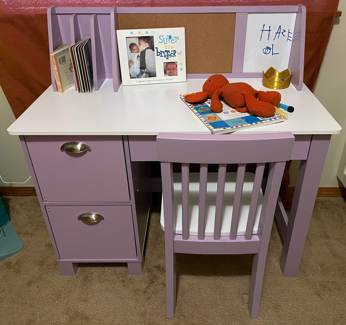 A table top design refresh adds new life to a kid desk in just 10 minutes!