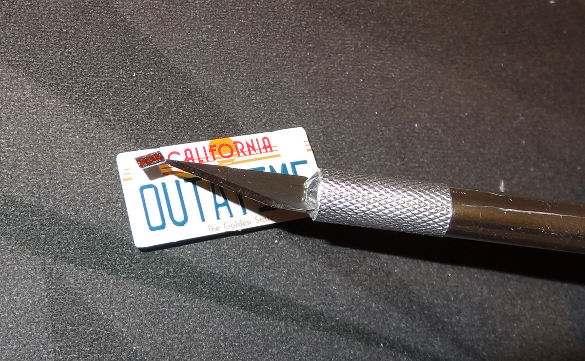 DeLorean: putting sticker on license plate
