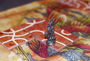 Tsuro Luxury Edition - pawn and tiles on board.